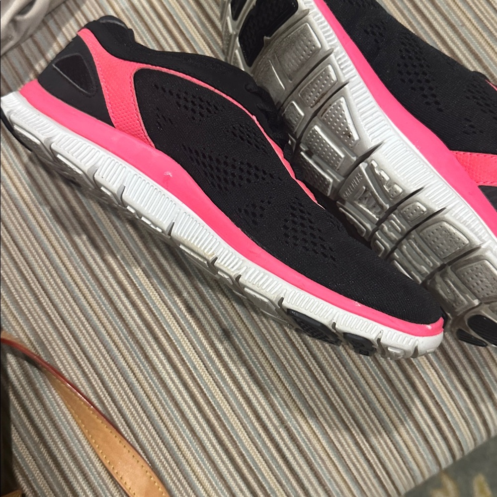 Black and Pink Mesh Athletic Shoes with Cushioned Sole. Excellent condition. - Picture 8 of 8